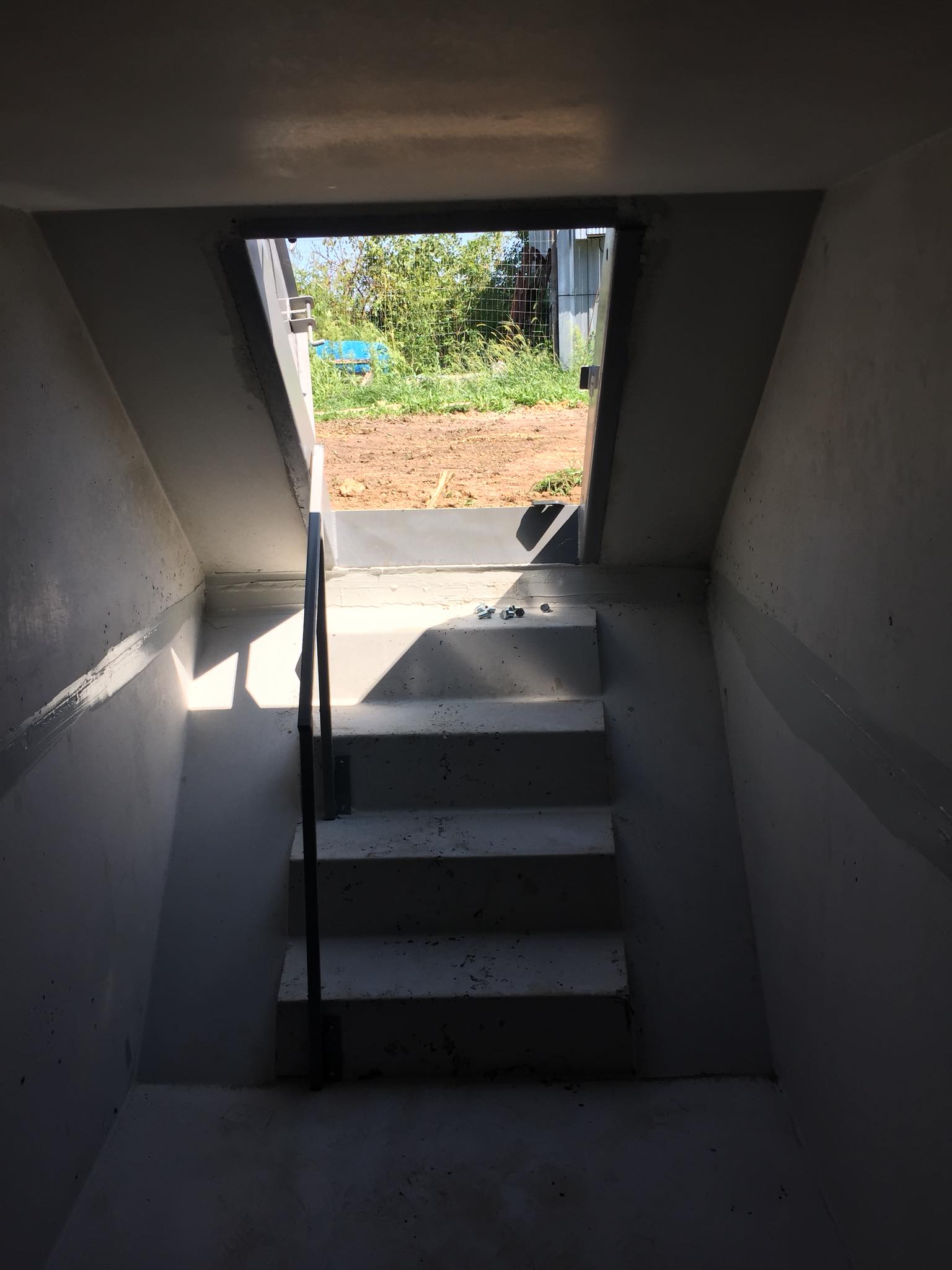Sloped Front EZ Shelter (SFEZ5411) view 4